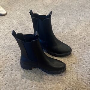Qupid Black Ankle Booties
